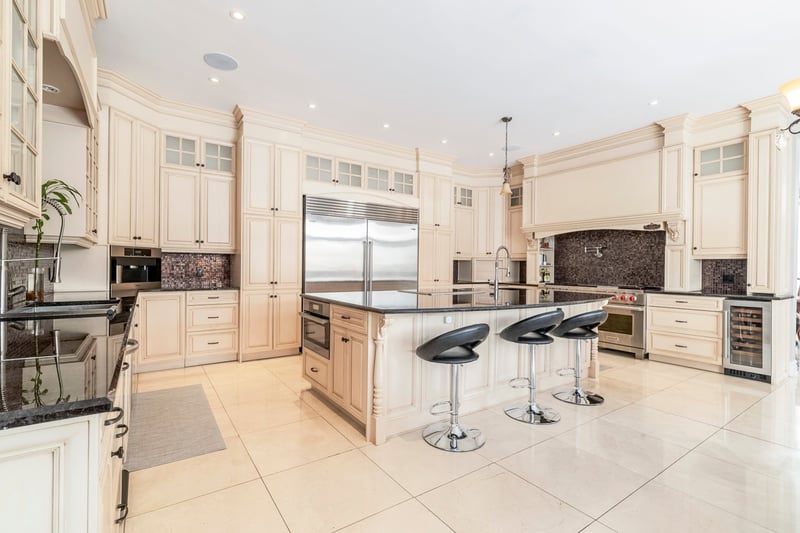 Luxury estate at 740 Rue des Châtaigniers, Boucherville, QC — photo 10