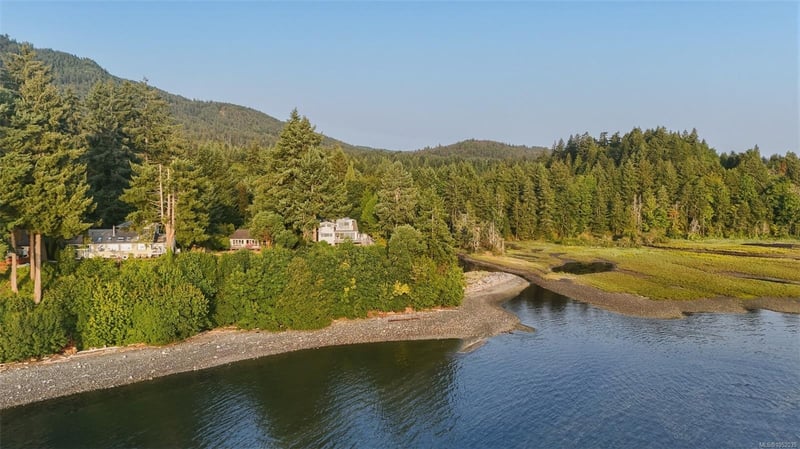 Luxury estate at 312 Roland Road, Ladysmith, BC — photo 5