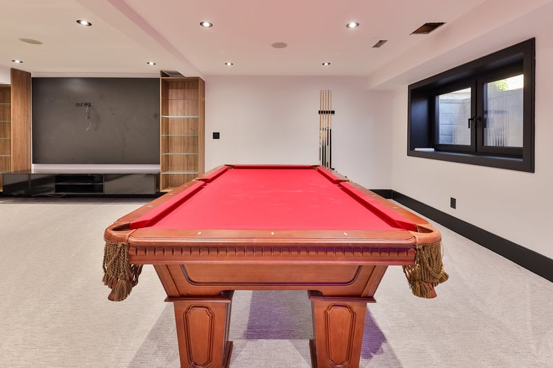 Luxury estate at 621 Sir Richards Road, Mississauga, ON — photo 32
