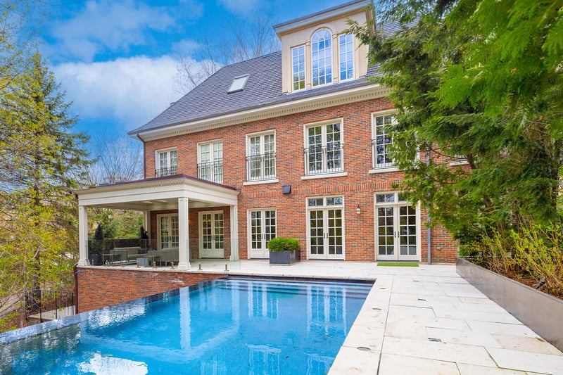 Luxury estate at 20 Cluny Drive, Toronto, ON — photo 7