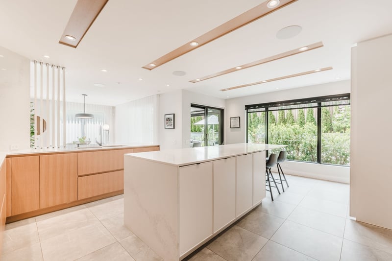 Luxury estate at 2021 Rue des Saules, St-Bruno-de-Montarville, QC — photo 17
