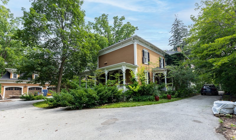 Luxury estate at 103 Thomas Street, Milton, ON — photo 2