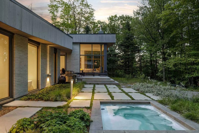 Luxury estate at 15 Chemin du Hibou, Eastman, QC — photo 12