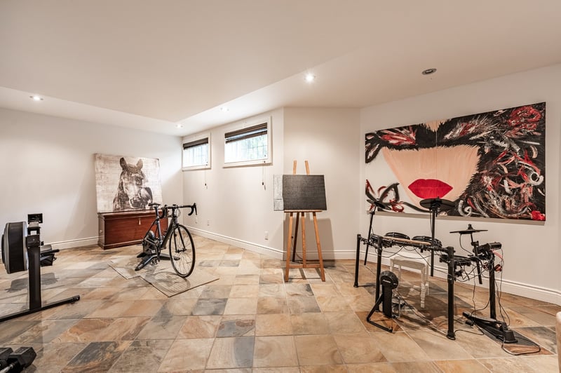 Luxury estate at 533 Rue des Falaises, Mont-Saint-Hilaire, QC — photo 21