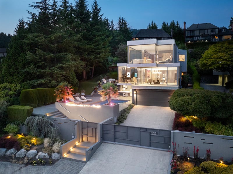 4-bedroom luxury home in 2331 Westhill Drive, West Vancouver, BC