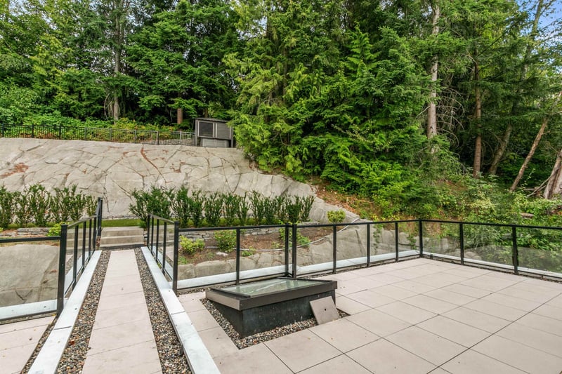 Luxury estate at 735 Saint Andrews Road, West Vancouver, BC — photo 12