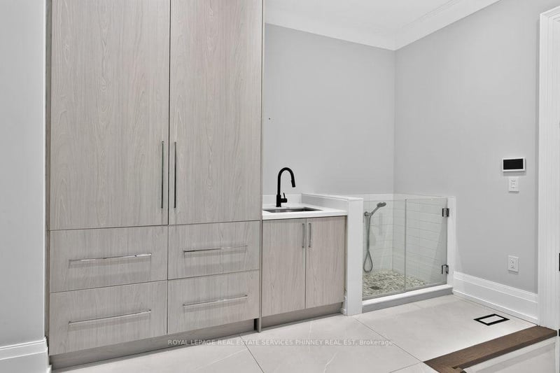Luxury estate at 533 Carson Lane, Oakville, ON — photo 17