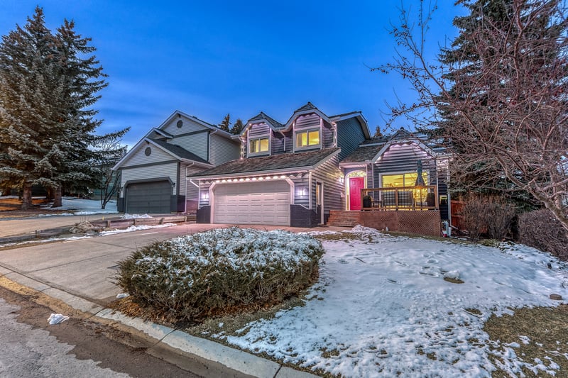 5-bedroom luxury home in 76 Stradbrooke Way Southwest, Calgary, AB