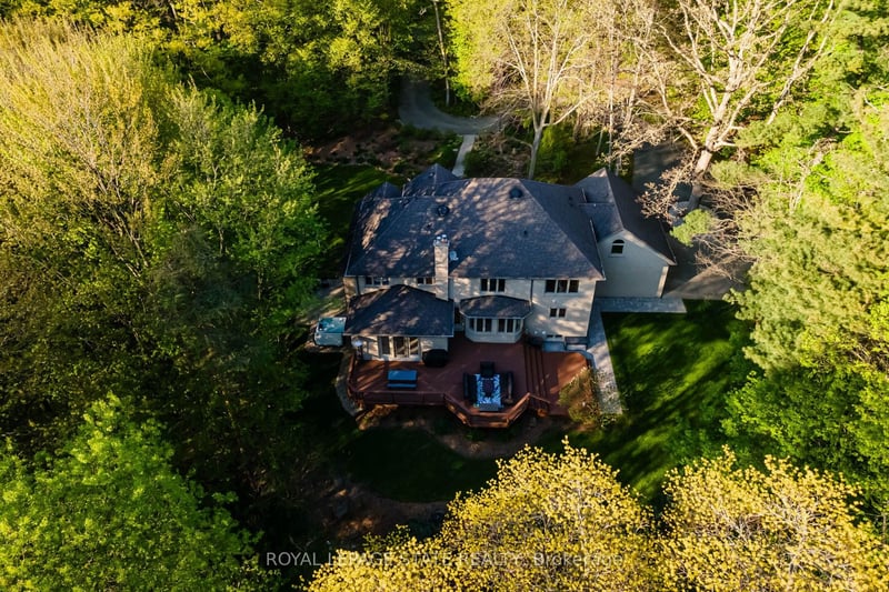 Luxury estate at 18 Elder Crescent, Hamilton, ON — photo 5