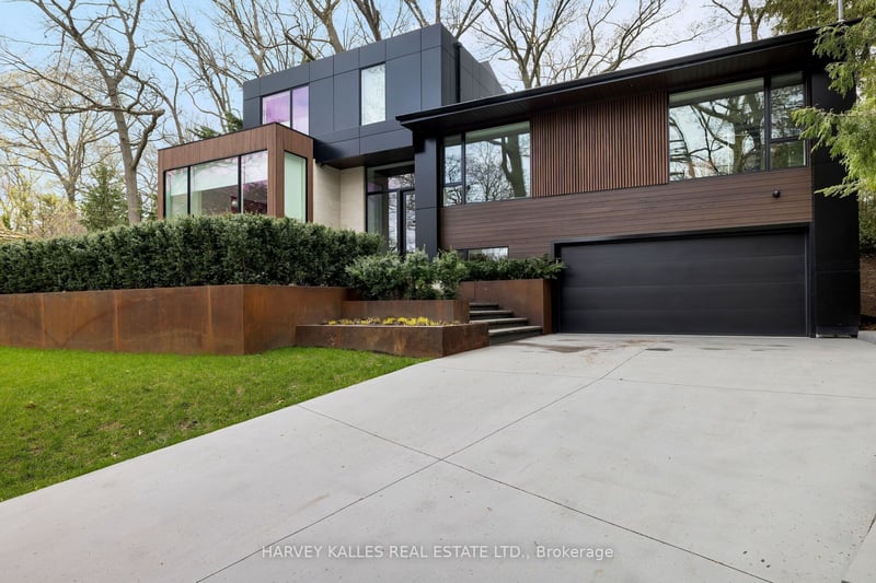 Luxury estate at 30 Edenbrook Hill, Etobicoke, ON — photo 2