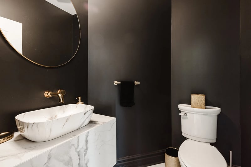 Luxury estate at 524 Rue des Falaises, Mont-Saint-Hilaire, QC — photo 16