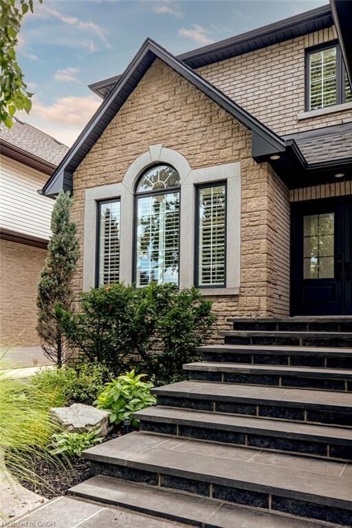 Luxury estate at 55 Chianti Crescent, Hamilton, ON — photo 3