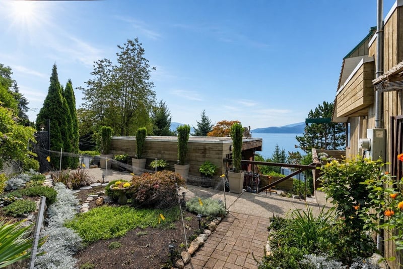Luxury estate at 115 Isleview Place, Lions Bay, BC — photo 17