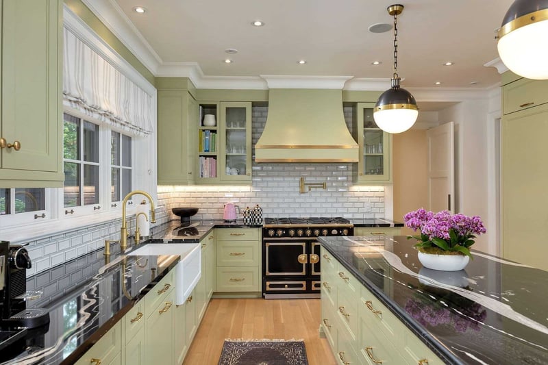 Luxury estate at 31 Sandringham Drive, Toronto — photo 9