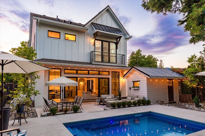 Luxury estate at 2053 Long Street, Kelowna, BC — photo 3