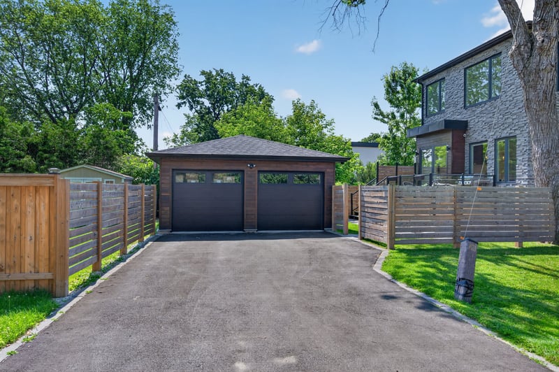 Luxury estate at 1047 Meredith Avenue, Mississauga, ON — photo 2