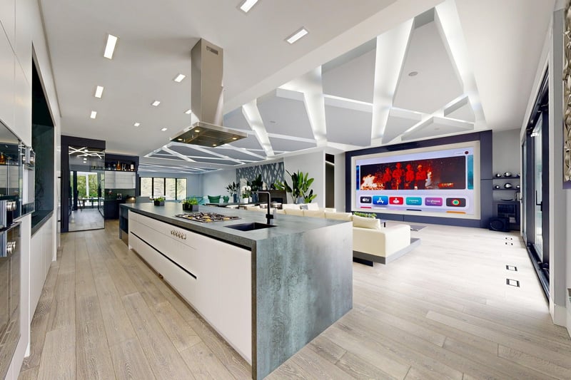 Luxury estate at 23 Hunters Glen Rd, Aurora, ON — photo 8