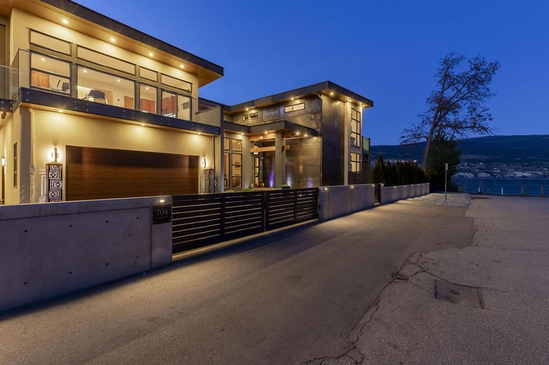 Luxury estate at 704 Stonor Street, Summerland, BC — photo 2
