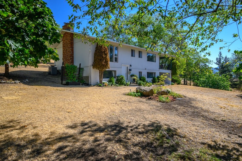 Luxury estate at 7917 Buchanan Road, Vernon, BC — photo 3