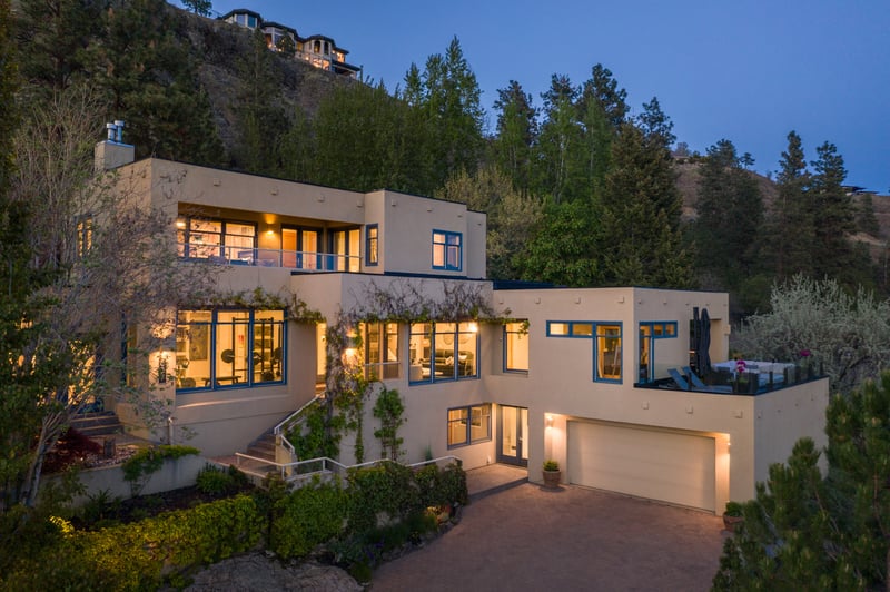Luxury estate at 837 Mount Royal Drive, Kelowna, BC — photo 2