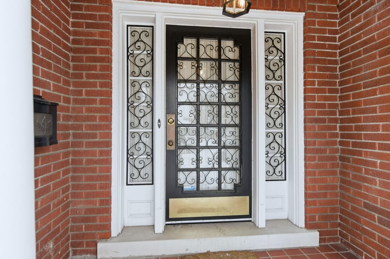 Luxury estate at 247 MacNab Street South, Hamilton, ON — photo 3
