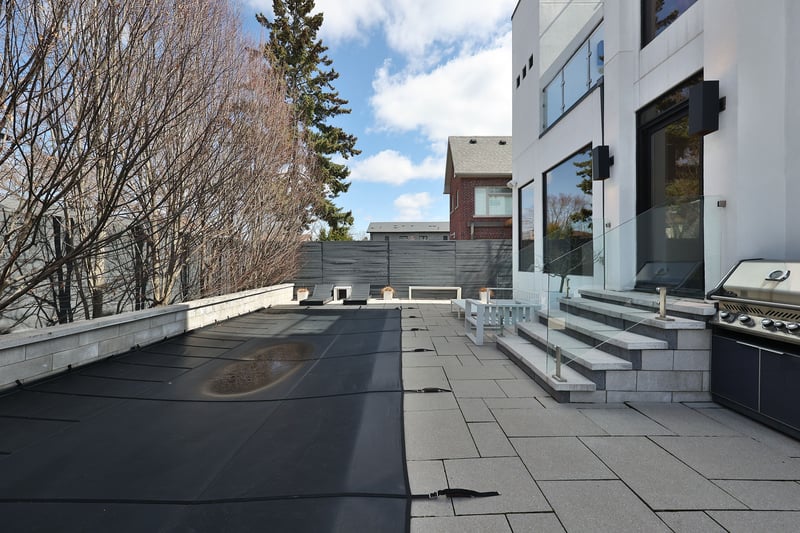 Luxury estate at 647 Montbeck Crescent, Mississauga, ON — photo 43