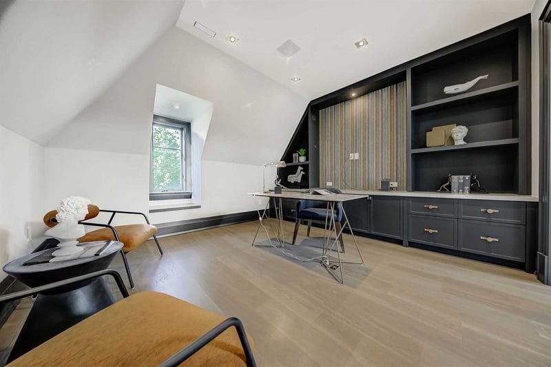 Luxury estate at 211 Glencairn Avenue, Toronto — photo 14