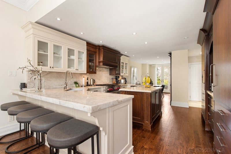 Luxury estate at 27 Strathgowan Crescent, Toronto, ON — photo 9