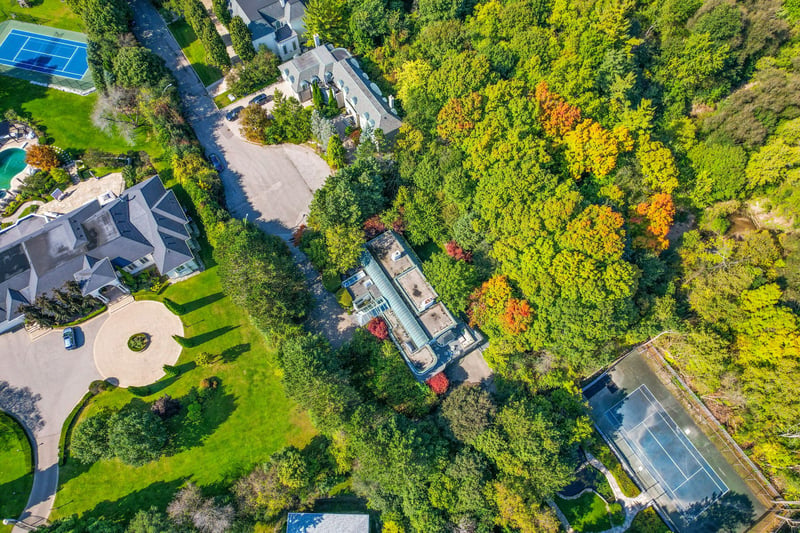 Luxury estate at 18 Timberglade Court, North York, ON — photo 4