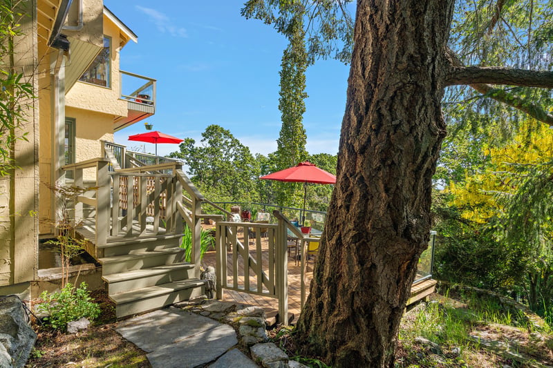 Luxury estate at 1019 Terrace Avenue, Victoria, BC — photo 31