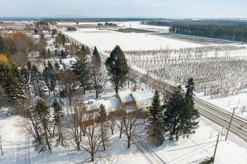 Luxury estate at 1365 Rue Principale, Saint-Paul-d'Abbotsford, QC — photo 37