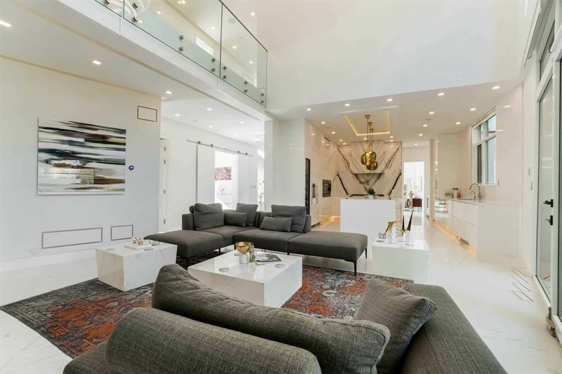Luxury estate at 560 Shenandoah Drive N, Mississauga — photo 8