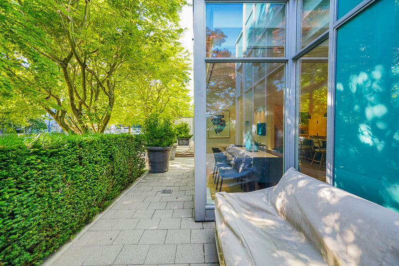 Luxury estate at 403 Beach Crescent, Vancouver, BC — photo 16