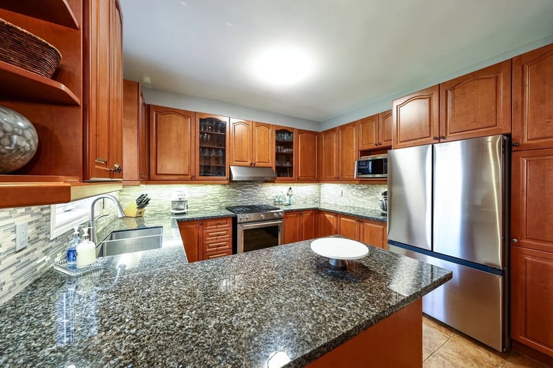 Luxury estate at 140 Humber Forest Court, Vaughan, ON — photo 9