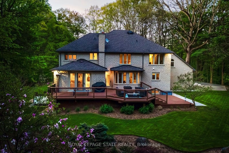 Luxury estate at 18 Elder Crescent, Hamilton, ON — photo 7
