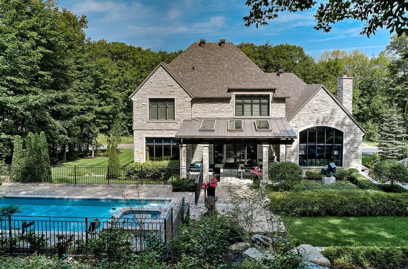 Luxury estate at 528 Rue du Sommet, Mont Saint-Hilaire — photo 1