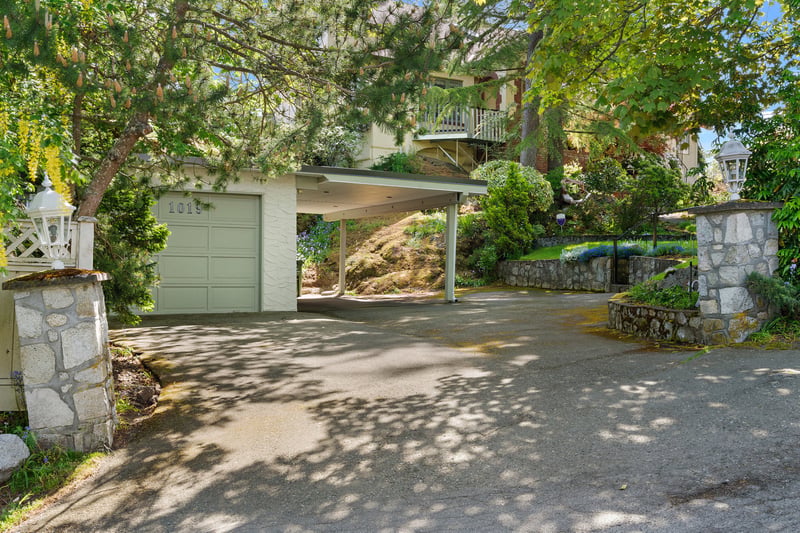 Luxury estate at 1019 Terrace Avenue, Victoria, BC — photo 41