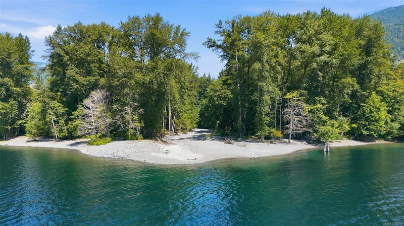Luxury estate at 10780 North Shore Road, Youbou, BC — photo 11