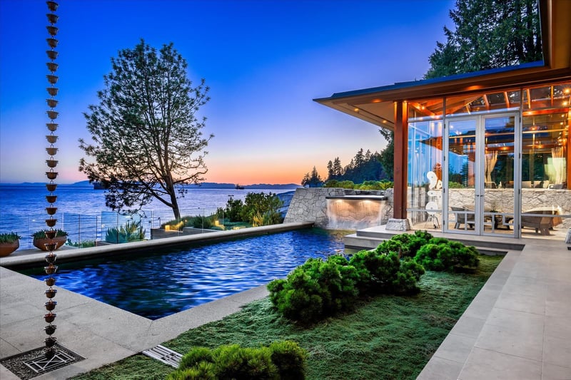Luxury estate at West Bay, West Vancouver, BC — photo 38