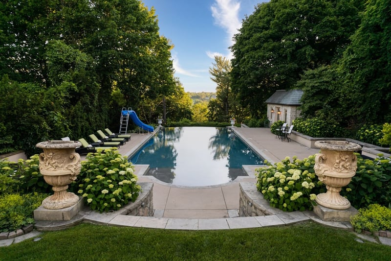 Luxury estate at 45 Bayview Ridge, North York, ON — photo 3
