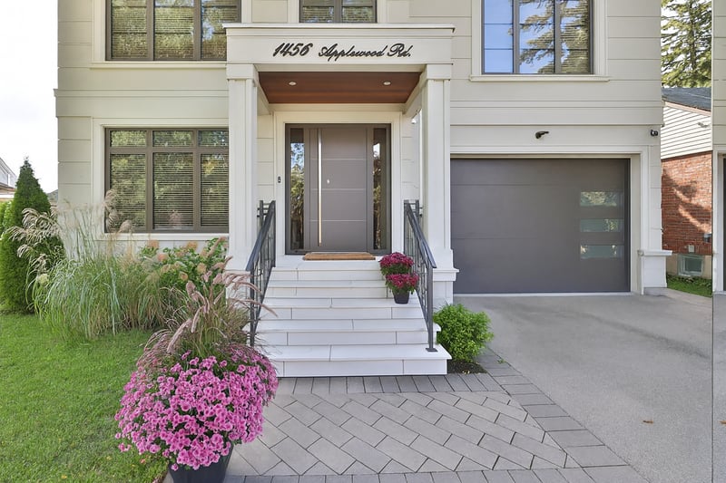 Luxury estate at 1456 Applewood Road, Mississauga, ON — photo 2