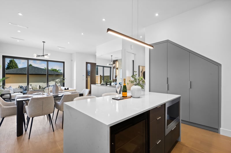 Luxury estate at 3 6682 Napier Street, Burnaby, BC — photo 8