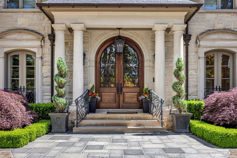 Luxury estate at 113 Maple Grove Drive, Oakville, ON — photo 2