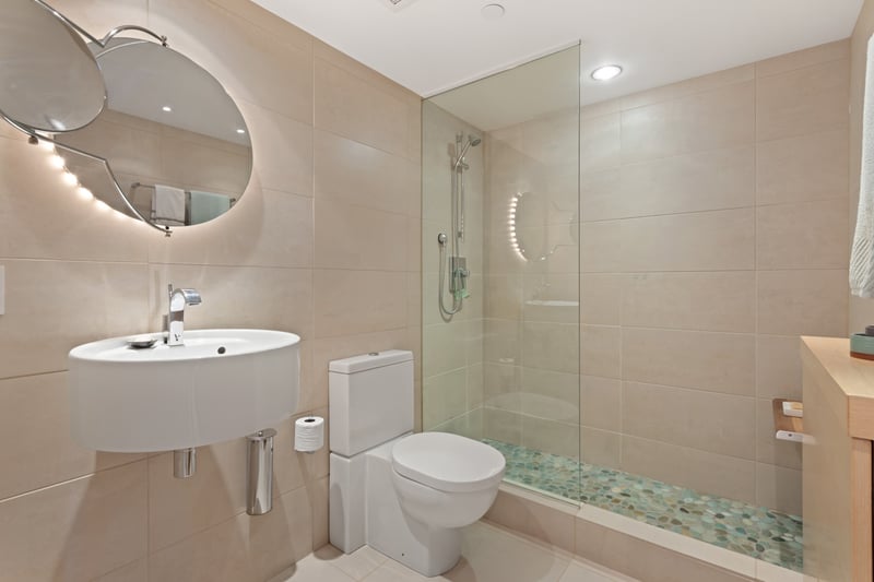 Luxury estate at 27 Alexander Street #708, Vancouver, BC — photo 6