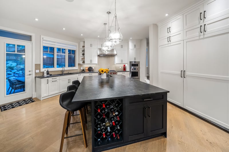 Luxury estate at 11 Elveden Place Southwest, Calgary, AB — photo 11