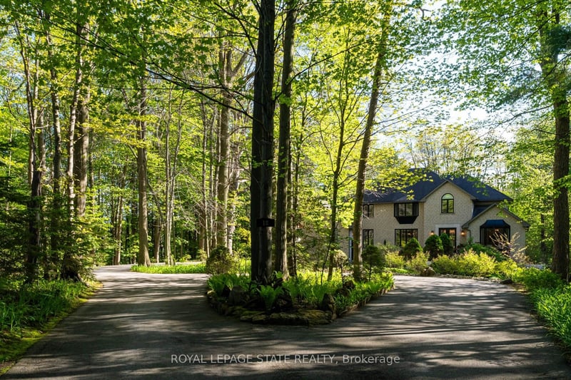 Luxury estate at 18 Elder Crescent, Hamilton, ON — photo 2