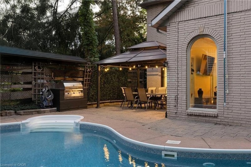 Luxury estate at 381 Queen Street South, Hamilton, ON — photo 28