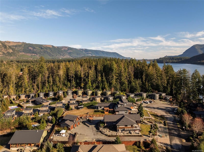 Luxury estate at 7343 Lakefront Place, Lake Cowichan, BC — photo 31