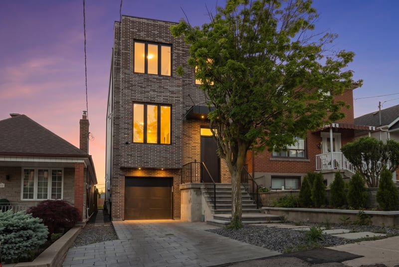Luxury estate at 526 Westmount Avenue, Toronto, ON — photo 2
