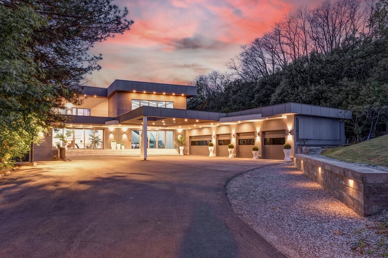 Luxury estate at 23 Hunters Glen Rd, Aurora, ON — photo 3